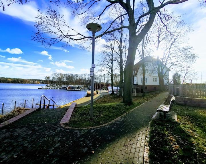 Villa am See - Klubhaus & Hafen